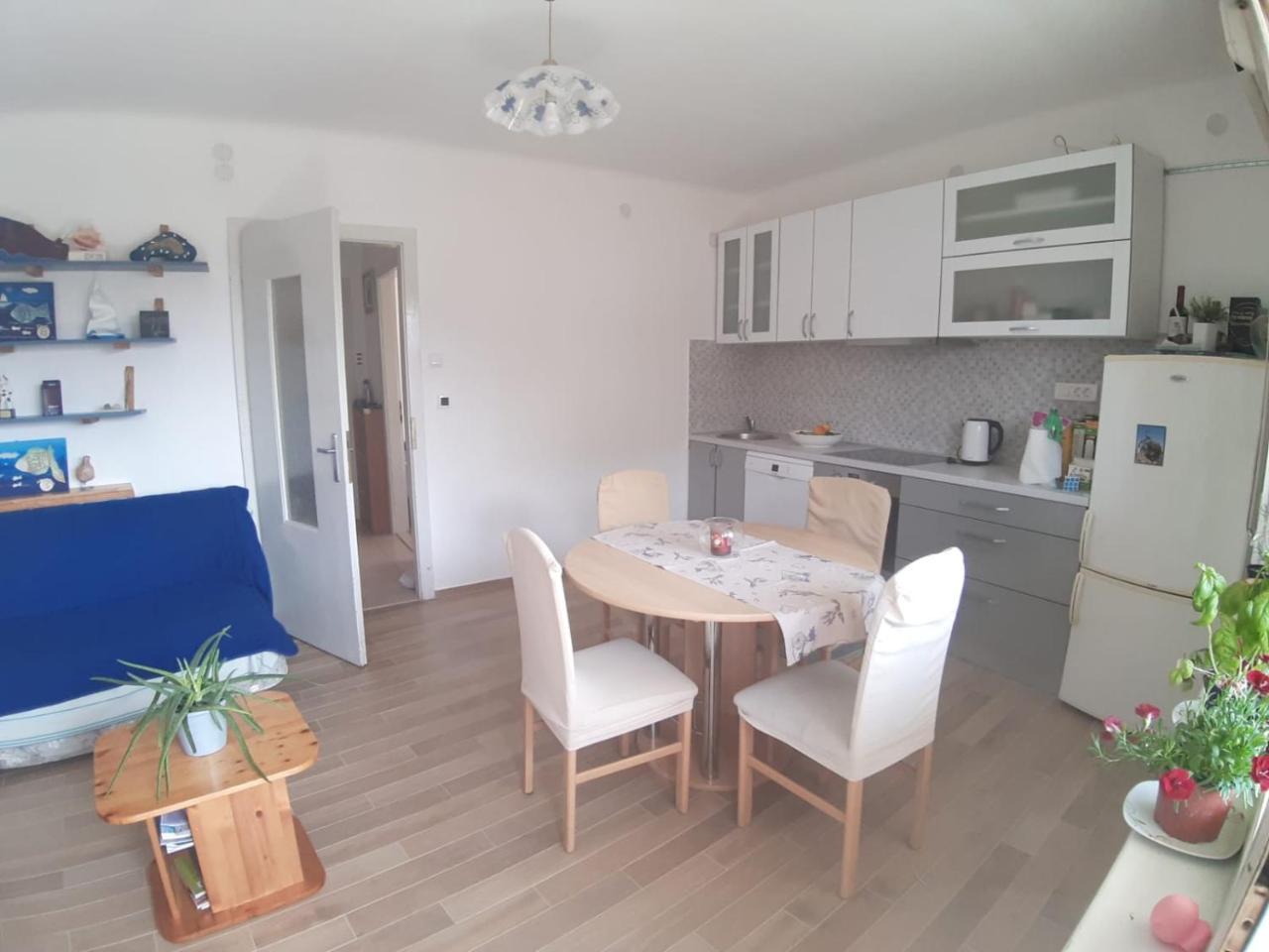 Nina, Apartment In City Centre Сплит Екстериор снимка